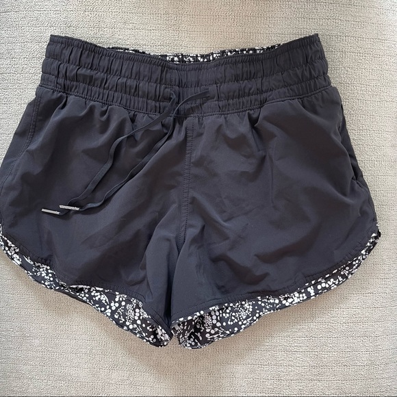 lululemon Choose A Side Short in black and white 🤍 - Picture 3 of 4